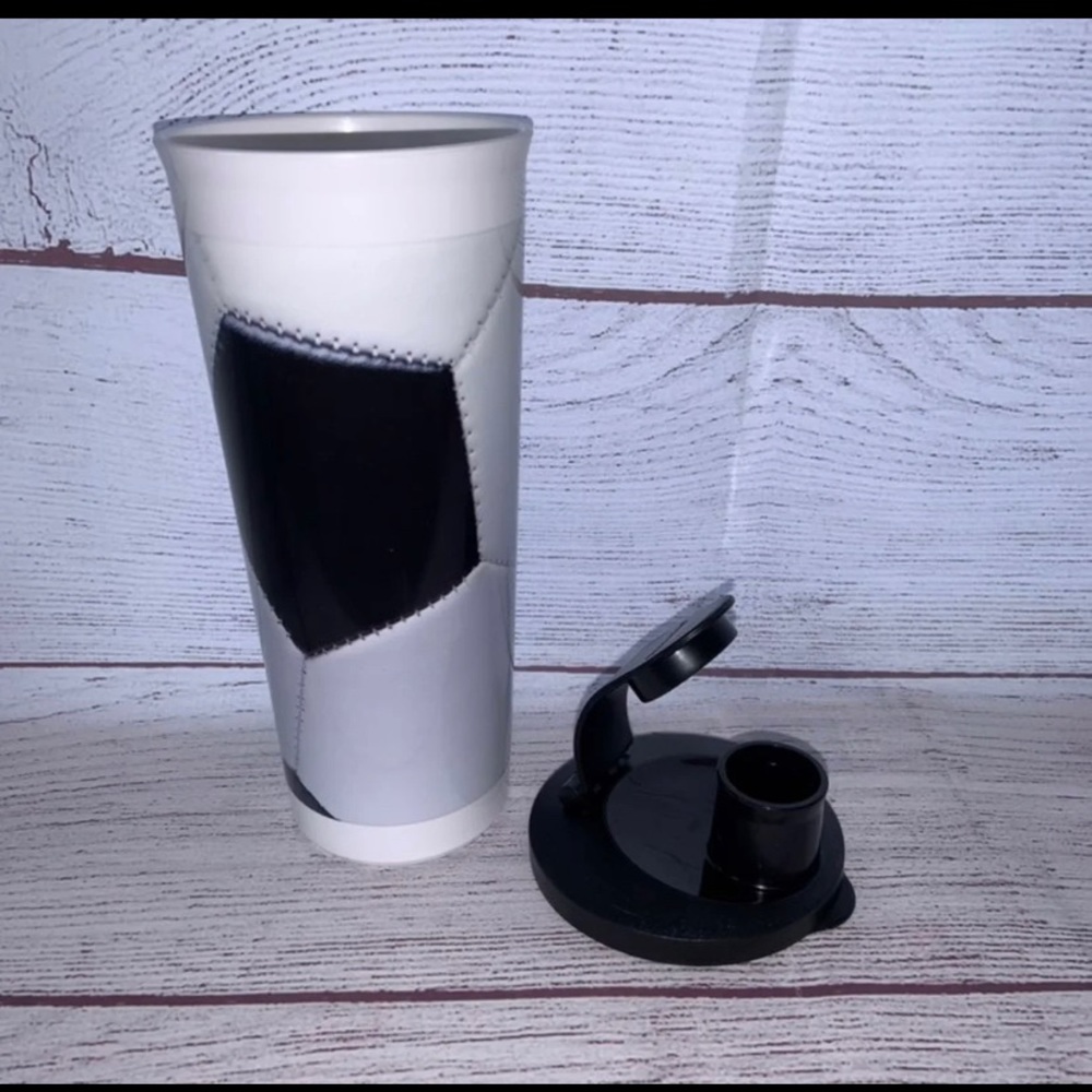 New Tupperware 5107 Soccer Tumbler 16oz Black - Picture 1 of 5